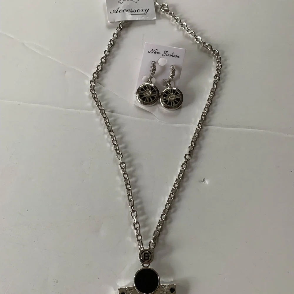 Women’s earrings and necklace Set. - Picture 3 of 6